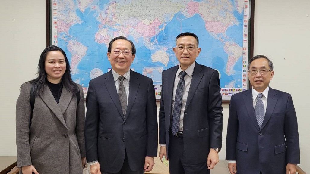 CACCI Director-General pays visit to MOFA officers