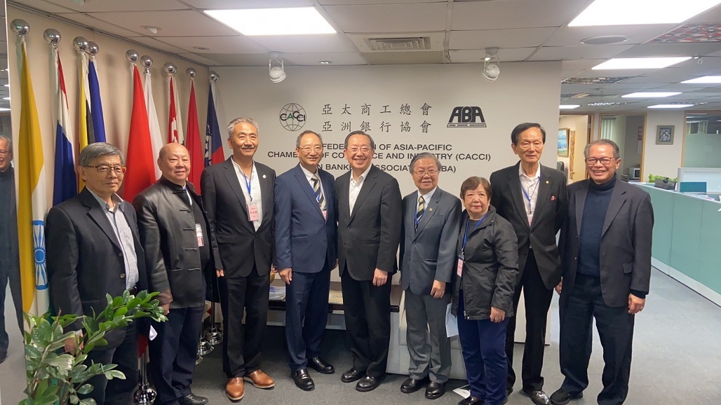 Kowloon Chamber officers visit CACCI Secretariat